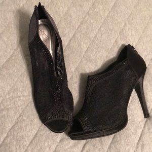 ⭐️ Black lace heels